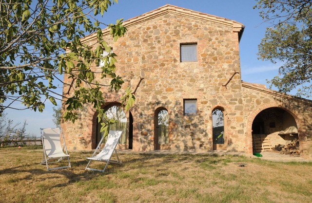 Beautiful private villa with A/C, WIFI, private pool and panoramic view, close to Montalcino