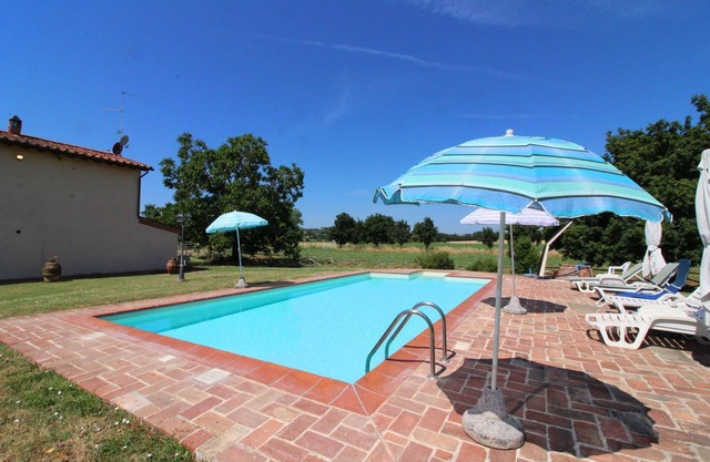 Beautiful private villa for 9 people with WIFI, private pool, TV and pets allowed, close to Arezzo