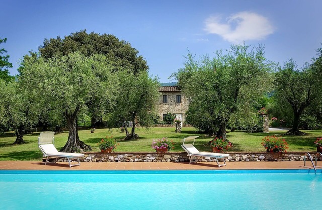 Beautiful private villa with private pool, WIFI, A/C, TV, patio and panoramic view, close to Lucca