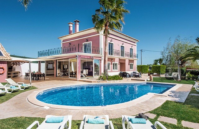 Beautiful private villa for 12 people with private pool, WIFI, A/C, TV, patio and panoramic view