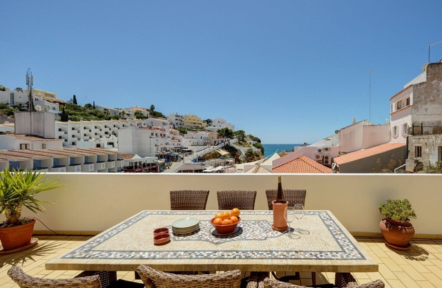 Beautiful Penthouse with sea view and 30 meters from the beach. With Parking