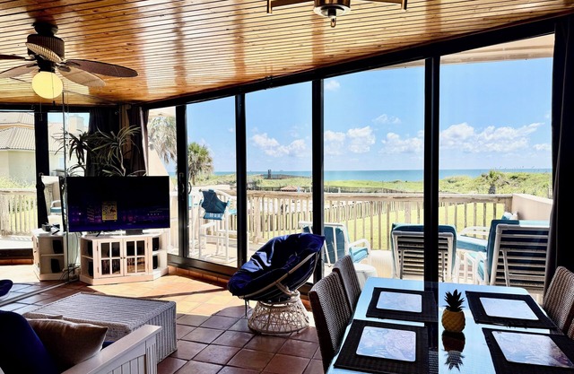 Beautiful Port Aransas/Corpus Christi beachfront resort