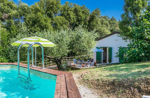 Beautiful private villa for 7 people with private pool, TV, terrace and pets allowed