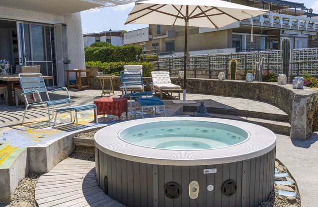 Beautiful private villa for 8 people with hot tub, WIFI, A/C, TV, terrace and pets allowed