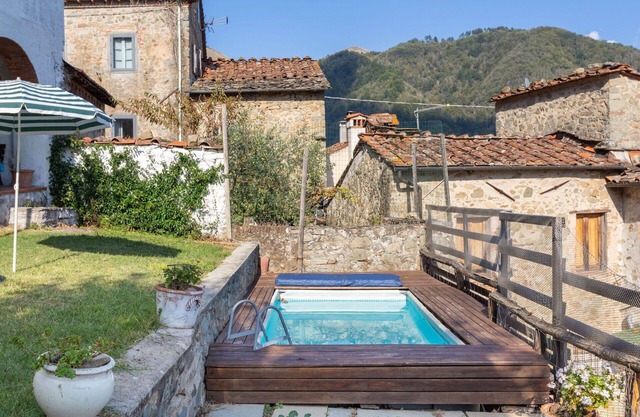 Beautiful private villa with WIFI, private pool, sauna, TV, terrace, pets allowed and panoramic .