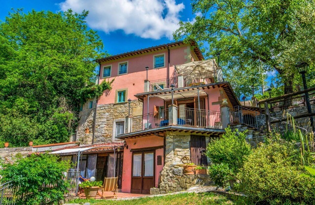 Beautiful private villa for 12 guests with private pool, WIFI, TV, terrace and pets allowed