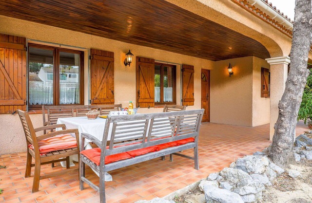 Beautiful private villa for 10 guests with WIFI, TV, terrace and pets allowed