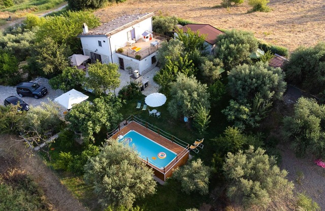 Beautiful private villa for 6 people with A/C, WIFI, private pool, TV, terrace and panoramic view