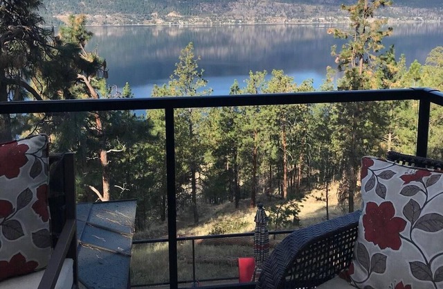 Beautiful Private Home - 1.25 Acres Overlooking Lake Okanagan