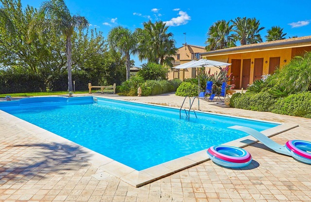 Beautiful private villa with WIFI, A/C, private pool, TV, terrace, pets allowed and panoramic view
