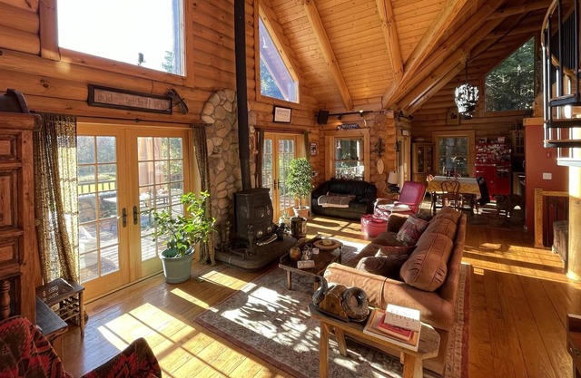 Beautiful Private Log Home Near Hunter with Mountain Views