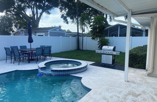 Beautiful Private Pool, Close to Award Winning Beaches