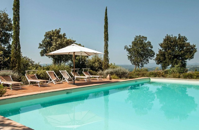 Beautiful private villa for 10 people with WIFI, A/C, private pool, TV and panoramic view