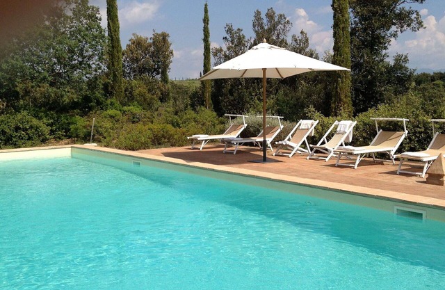 Beautiful private villa for 16 people with private pool, A/C, WIFI, TV and panoramic view