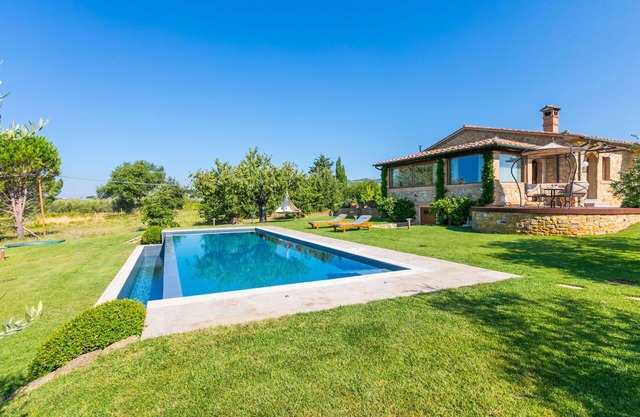 Beautiful private villa with WIFI, private pool, A/C, patio, pets allowed and panoramic view