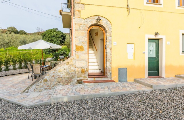 Beautiful private villa for 6 people with A/C, WIFI, TV and patio