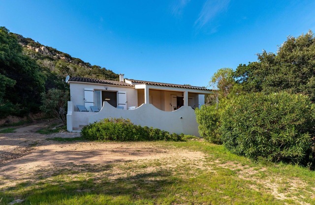 Beautiful private villa for 6 people with WIFI, A/C and terrace