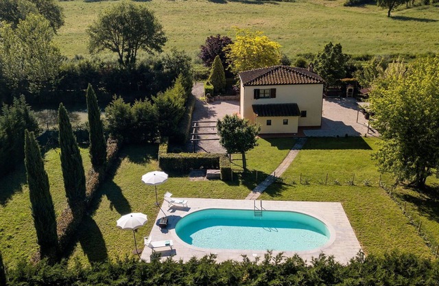 Beautiful private villa with private pool, WIFI, A/C, patio, panoramic view, close to Montepulciano