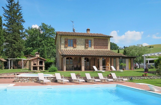 Beautiful private villa with private pool, WIFI, A/C, hot tub, TV, patio and pets allowed