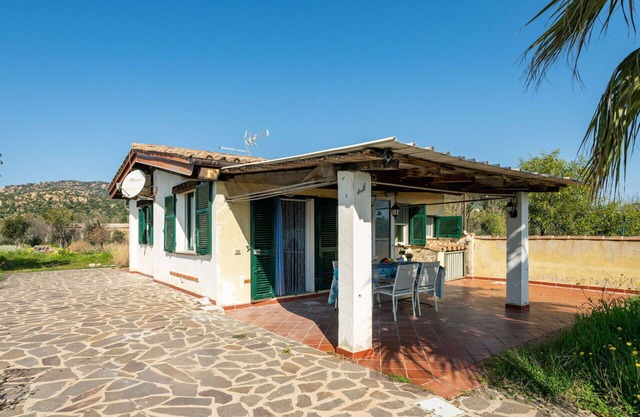 Beautiful private villa for 4 people with A/C, WIFI, TV, patio, pets allowed and panoramic view