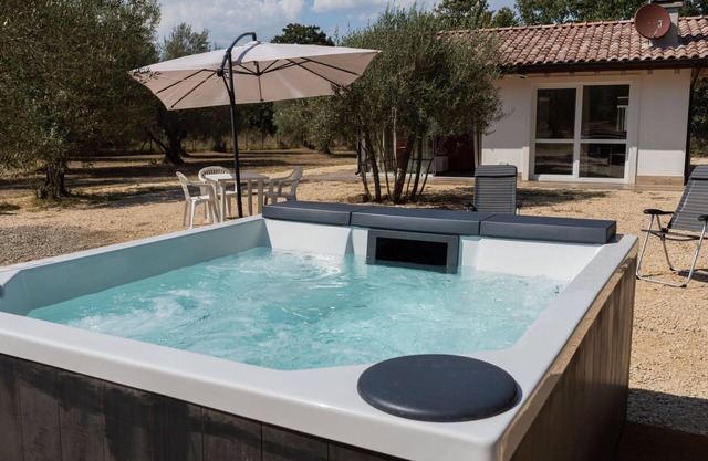 Beautiful private villa for 3 people with A/C, WIFI, pool, TV, pets allowed and panoramic view