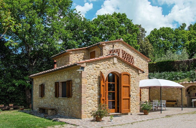 Beautiful private villa for 2 people with WIFI, TV and terrace