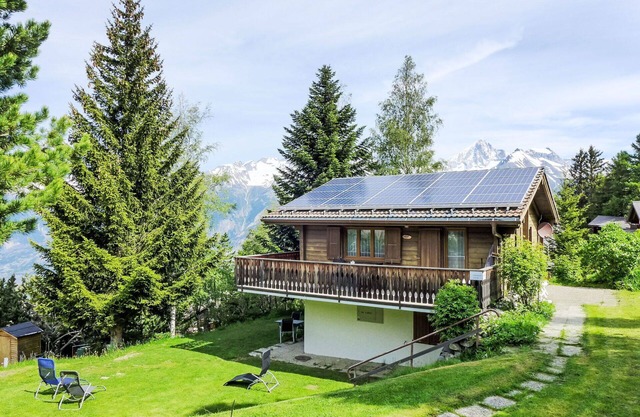 Beautiful private villa for 6 guests with TV, patio, pets allowed and panoramic view