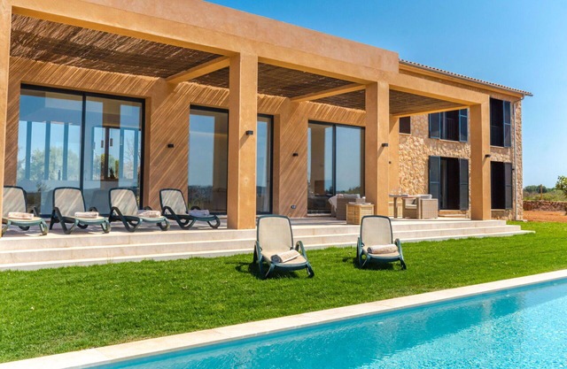 Beautiful private villa for 8 people with WIFI, A/C, private pool, TV, patio and panoramic view