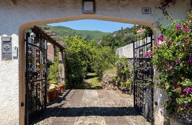 Beautiful private villa for 6 people with WIFI and pets allowed