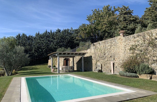 Beautiful private villa for 8 guests with private pool, WIFI, A/C, TV, veranda and panoramic view