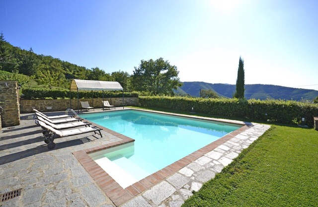 Beautiful private villa with A/C, WIFI, private pool, TV, patio and panoramic view, close to Cor.