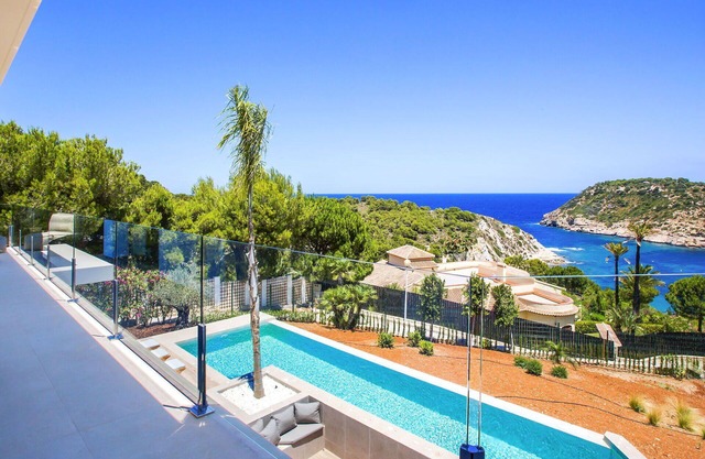 Beautiful private villa for 8 guests with private pool, A/C, WIFI, TV and patio