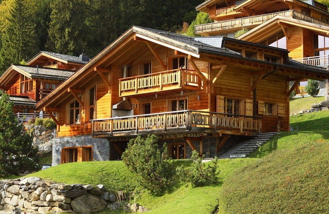 Beautiful private villa for 8 guests with hot tub, WIFI, TV, terrace and pets allowed
