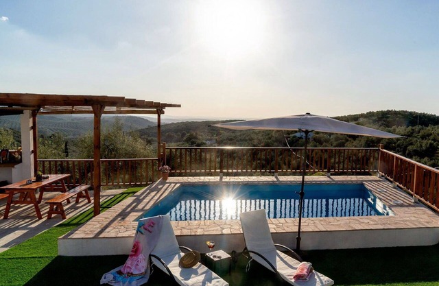 Beautiful private villa for 4 guests with WIFI, A/C, private pool, TV, terrace and pets allowed