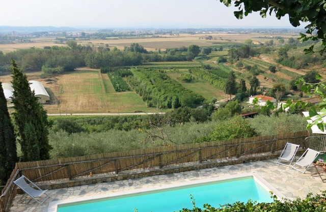 Beautiful private villa for 9 people with A/C, private pool, WIFI, TV, terrace and pets allowed