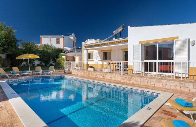 Beautiful private villa for 6 guests with private pool, A/C, WIFI, TV and terrace