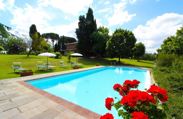Beautiful private villa for 6 guests with private pool, TV and pets allowed