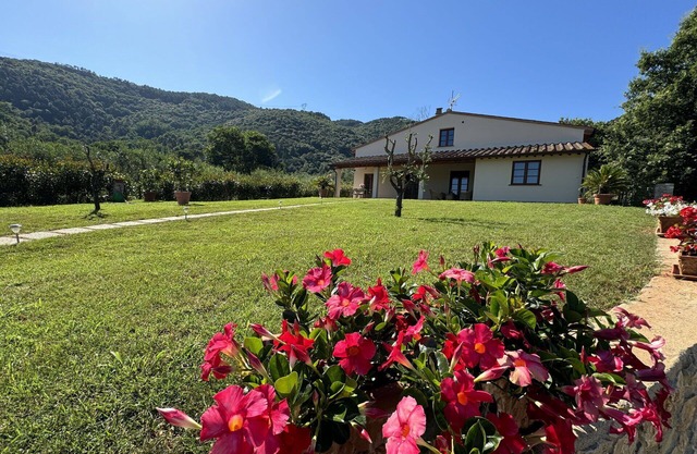 Beautiful private villa for 7 people with A/C, WIFI, TV, veranda, pets allowed and panoramic view