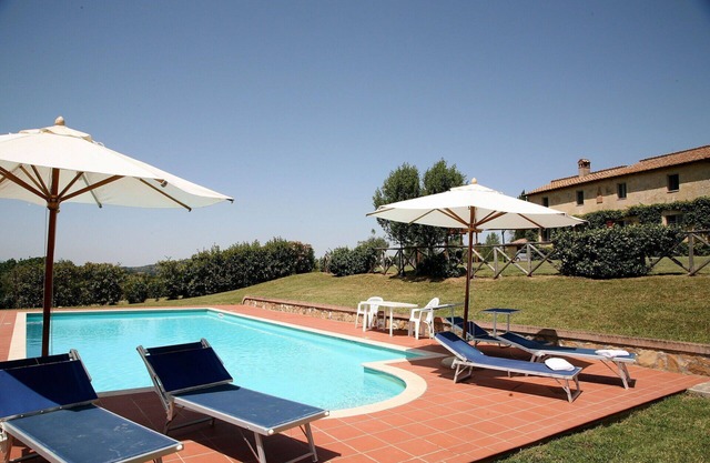 Beautiful private villa with WIFI, private pool, TV, patio, pets allowed and panoramic view