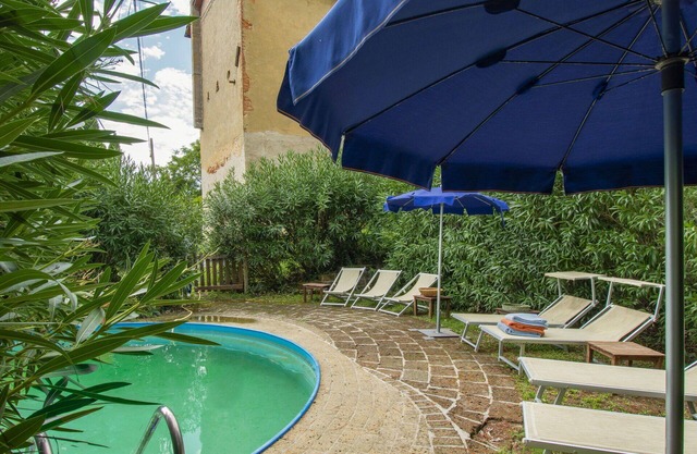 Beautiful private villa for 9 guests with private pool, WIFI, TV, patio and pets allowed