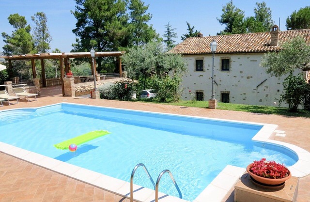 Beautiful private villa for 10 people with private pool, WIFI, A/C, TV, patio and pets allowed