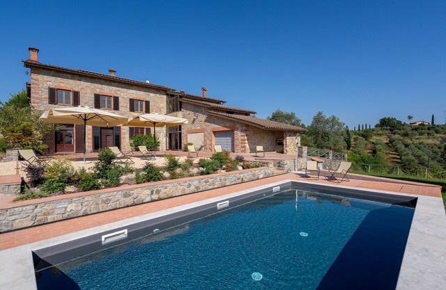 Beautiful private villa with A/C, private pool, WIFI, TV, patio, pets allowed and panoramic view
