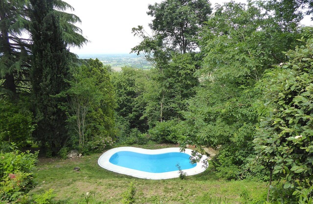 Beautiful private villa for 8 people with WIFI, A/C, private pool, hot tub and patio, close to P.