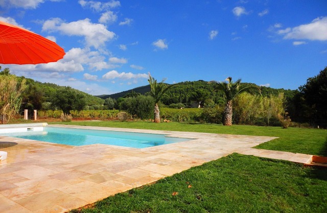 Beautiful property with swimming pool and exceptional views