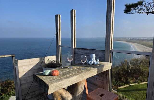 BEAUTIFUL, QUIET COCOON WITH STUNNING SEA VIEW