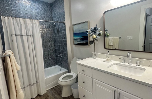 Beautiful Remodeled Downtown Naples Penthouse Condo Right off 5th Avenue.