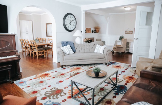 Beautiful remodeled historic Drake Univ home minutes from downtown and all metro