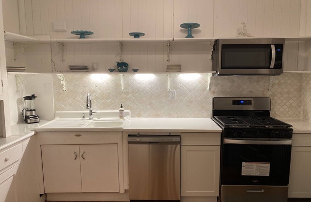 Beautiful Renovated Apartment 15 minutes from NYC!