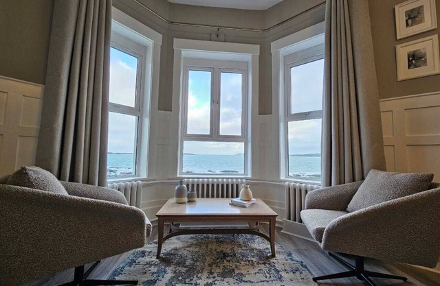 Beautiful sea view apartment - Sea Whisper @ No 6