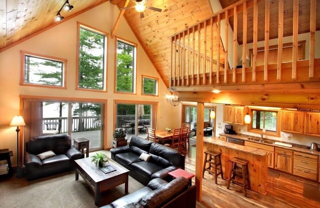 Beautiful setting of charming house on Eagle River Chain of Lakes Catfish Lake